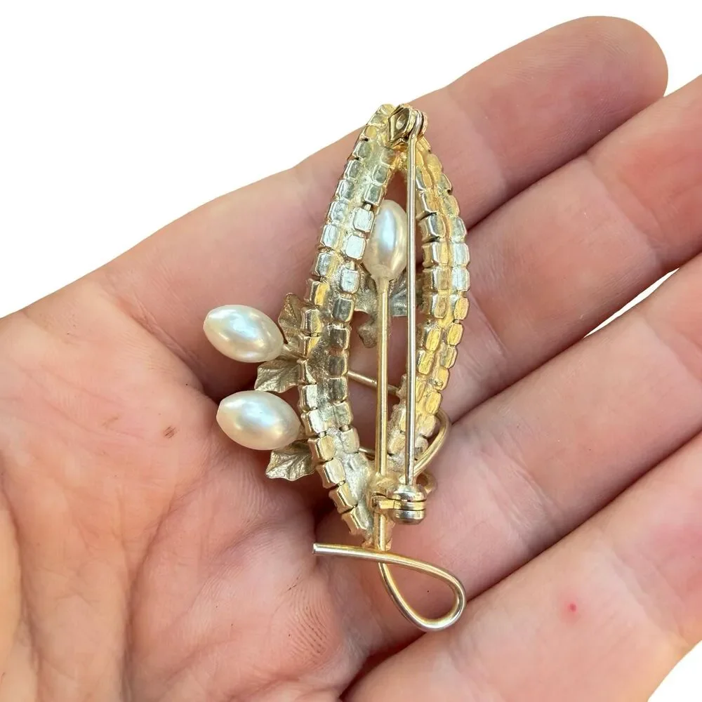 Vintage Jewelry Christmas Brooch Holiday Jewelry Pearl Rhinestone Brooch